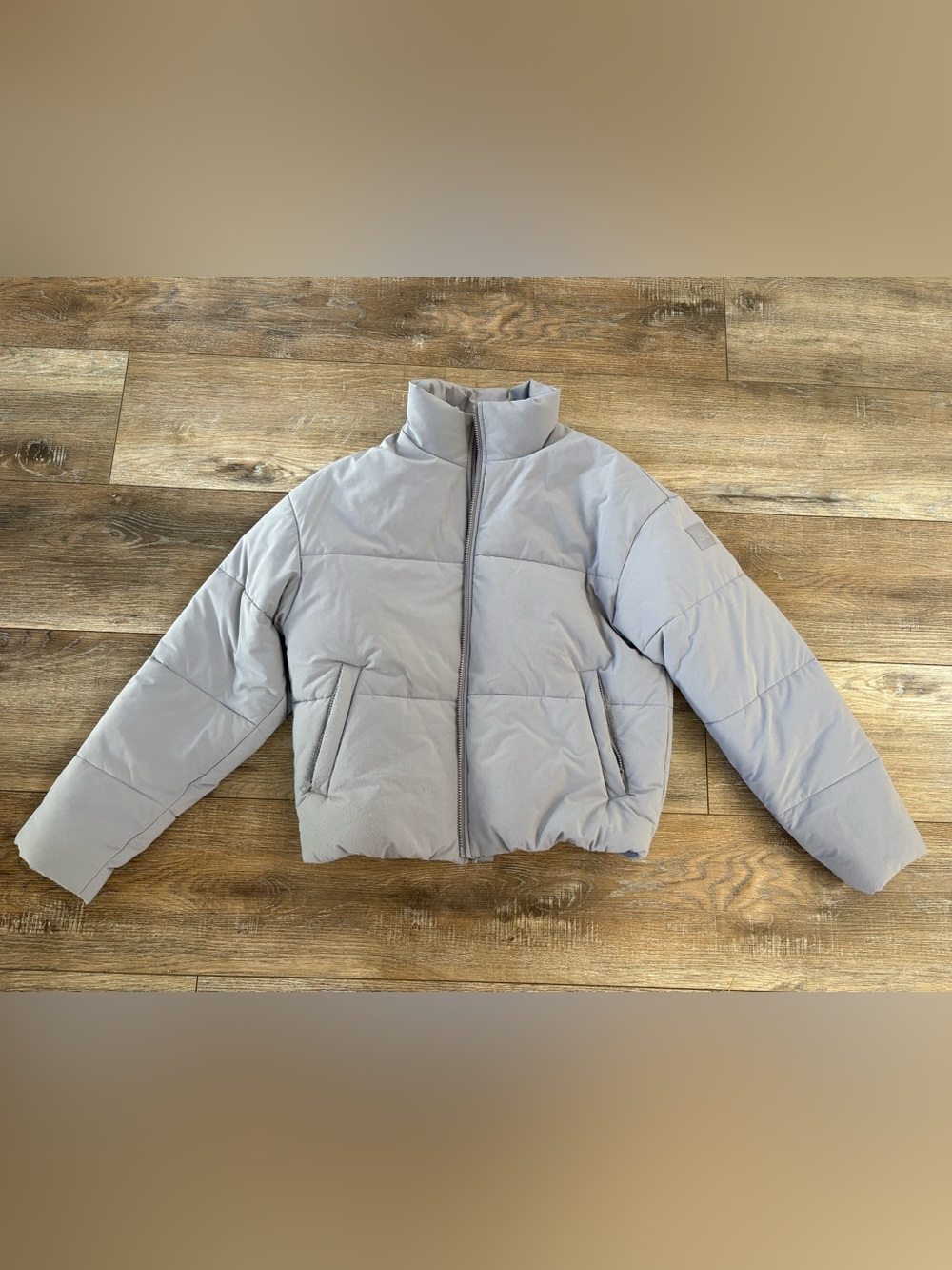 ALO Yoga puffer jacket fog color Gray Active Jacket size medium